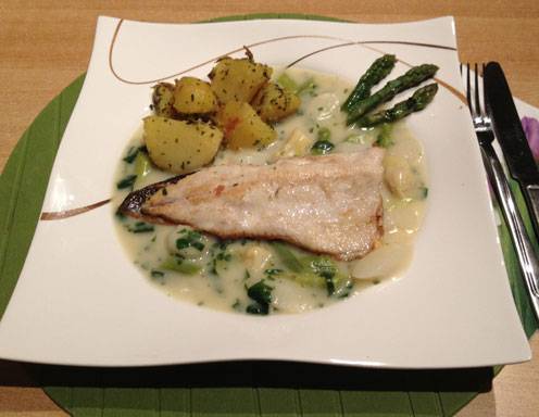 Gebratenes Saiblingsfilet auf Spargel-Bärlauchragout Gebratenes Saiblingsfilet auf Spargel-Bärlauchragout