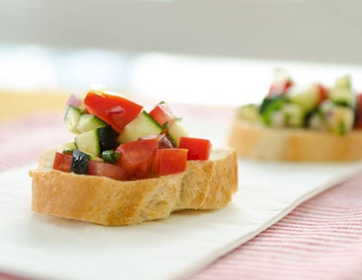 Bruschetta mit Zucchini-Tomaten-Salsa