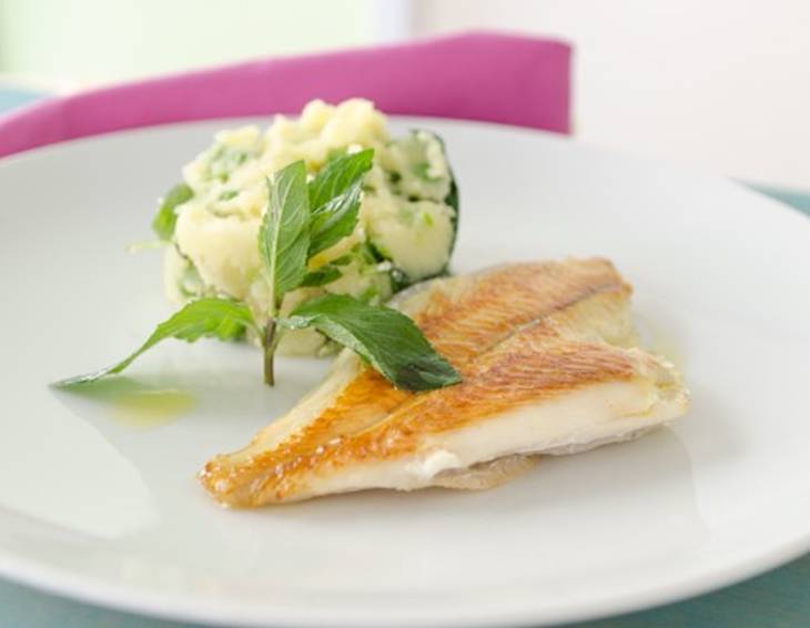 Schollenfilets mit Erdäpfelkräuter-Püree Schollenfilets mit Erdäpfelkräuter-Püree