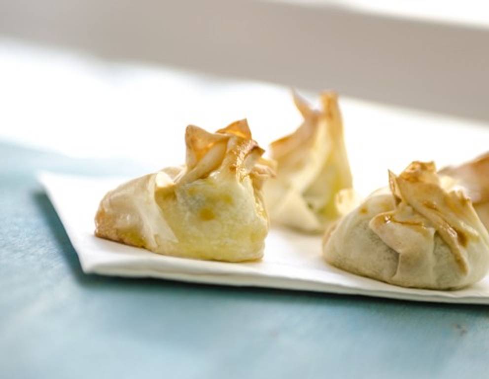 Strudelteigsäckchen mit Marillen-Marzipan-Fülle Strudelteigsäckchen mit Marillen-Marzipan-Fülle