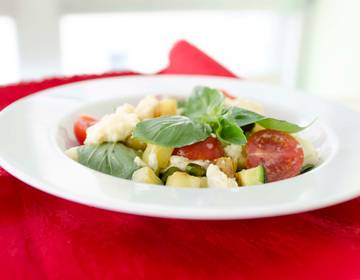 Zucchini-Salat mit Mozzarella