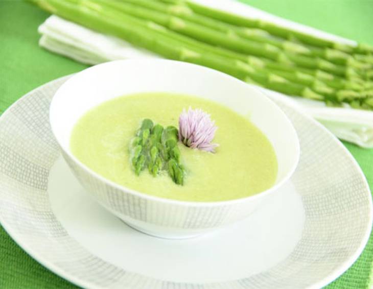 Grüne Spargel-Zitronensuppe aus dem Dampfgarer Grüne Spargel-Zitronensuppe aus dem Dampfgarer