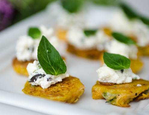 Rezept für Karottentrösti mit Feta und schwarzen Oliven