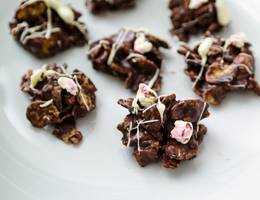 Marshmallow-Schokolade-Cornflakes-Häppchen Marshmallow-Schokolade-Cornflakes-Häppchen