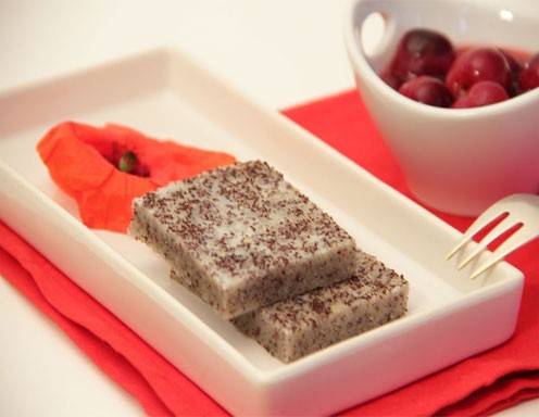 Mohn-Grießschnitte mit Vanille-Kirschkompott aus dem Dampfgarer Rezept ... Mohn-Grießschnitte mit Vanille-Kirschkompott aus dem Dampfgarer Rezept ...