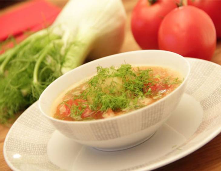 Scharfe Fenchel-Tomatensuppe mit Ouzo aus dem Dampfgarer Scharfe Fenchel-Tomatensuppe mit Ouzo aus dem Dampfgarer