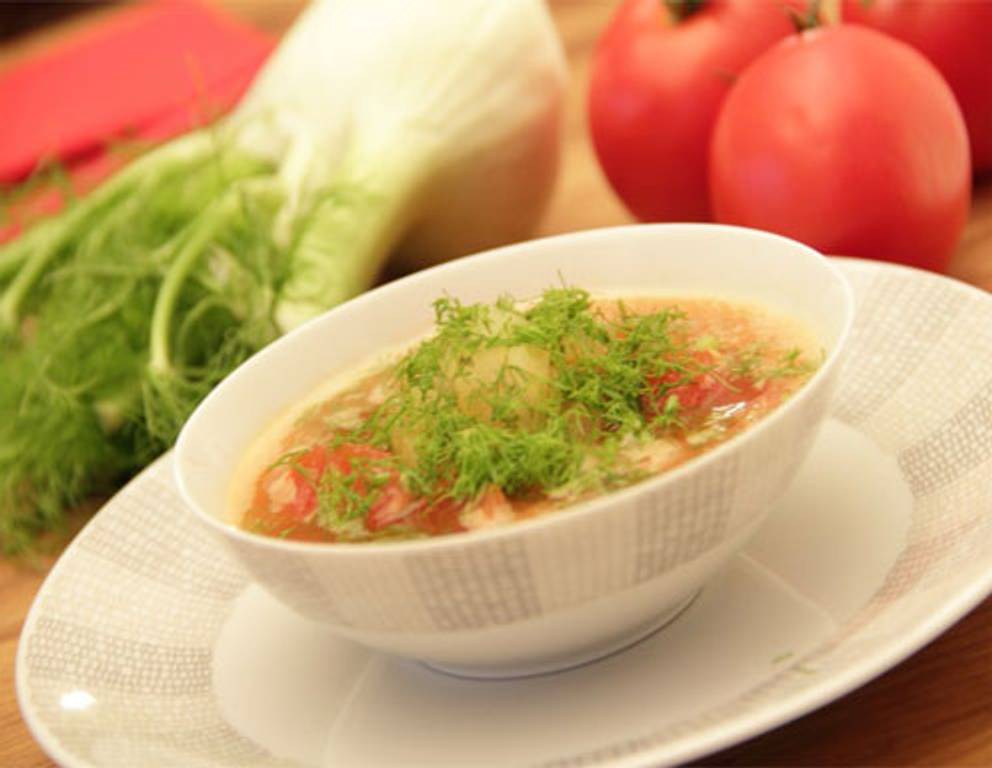 Scharfe Fenchel-Tomatensuppe mit Ouzo aus dem Dampfgarer Scharfe Fenchel-Tomatensuppe mit Ouzo aus dem Dampfgarer