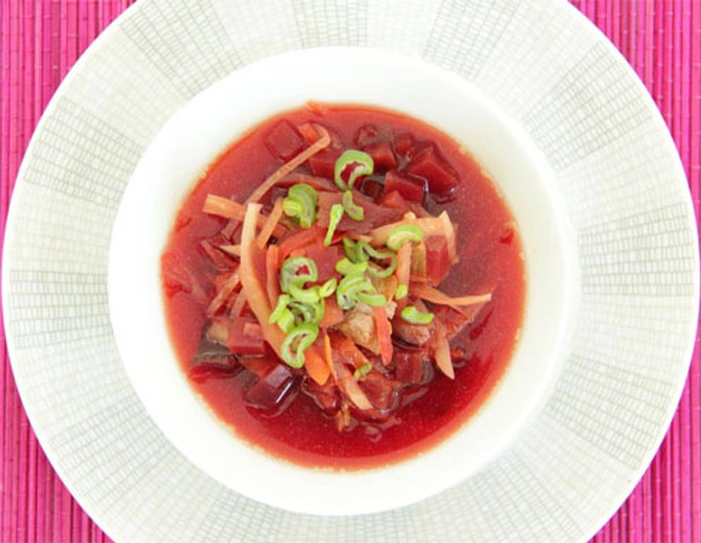 Rote Rüben Rindsuppentopf aus dem Dampfgarer Rote Rüben Rindsuppentopf aus dem Dampfgarer