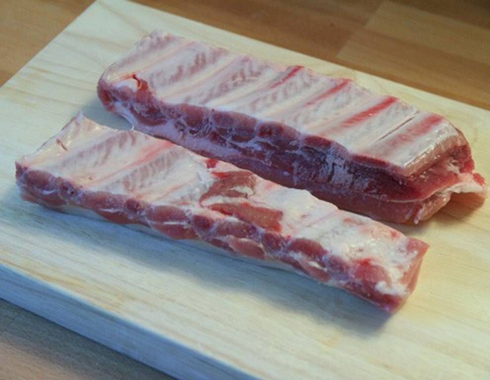 <p>Beim Kauf der Spareribs auf gute Qualität achten!</p> <p>Beim Kauf der Spareribs auf gute Qualität achten!</p>