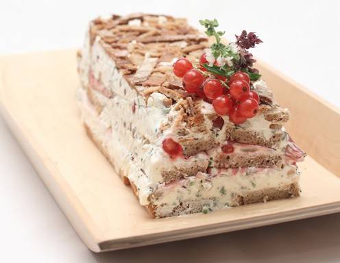 Brotterrine mit Ribisel und Schinken