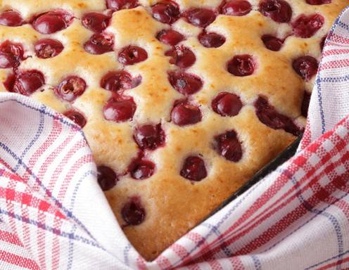 Blechkuchen mit Kirschen Rezept