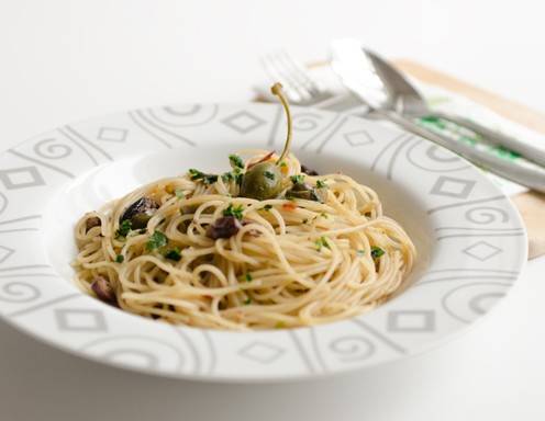 Capellini mit Sardellen, Oliven und Kapern Rezept - ichkoche.at