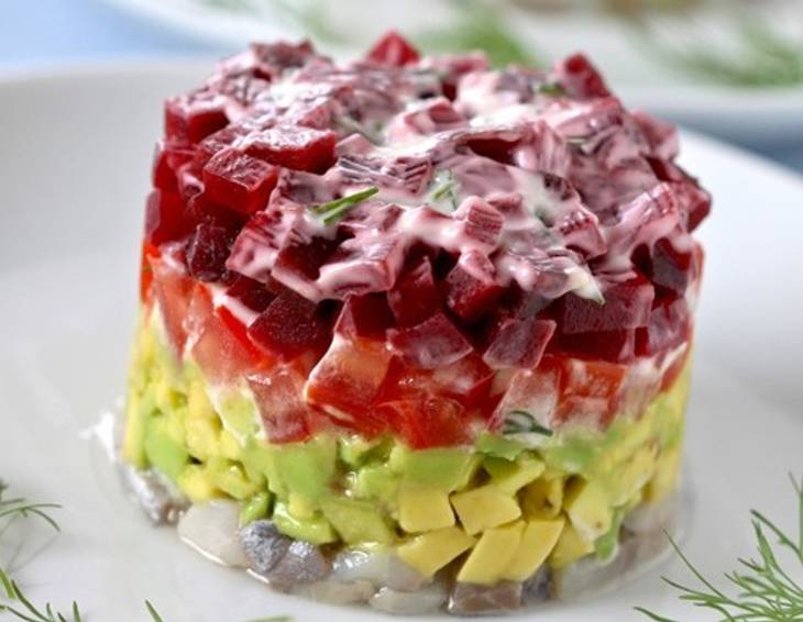 Schichtsalat mit Avocado Schichtsalat mit Avocado