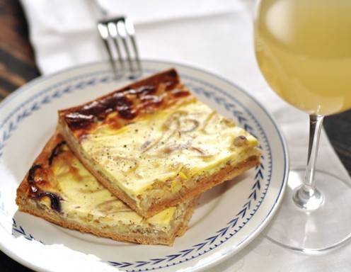 Zwiebelkuchen mit Speck und Käse Rezept - ichkoche.at