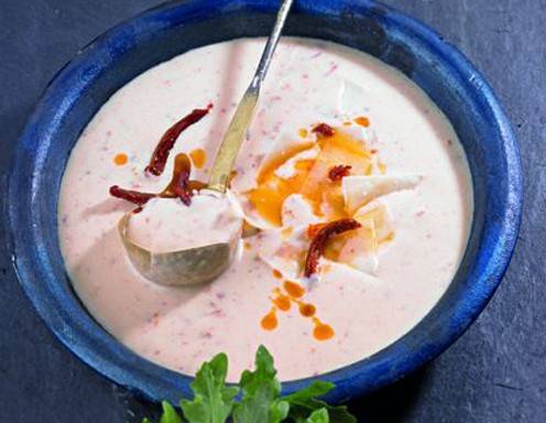 Kohlcremesuppe mit Parmesan und getrockneten Tomaten