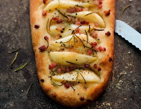 Birnen-Speck-Focaccia mit Rosmarin Rezept - ichkoche.de Birnen-Speck-Focaccia mit Rosmarin Rezept - ichkoche.de