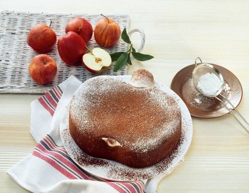 Dunkler Apfel-Nusskuchen