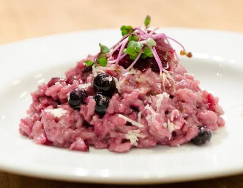 Rote-Rüben-Risotto mit Heidelbeeren