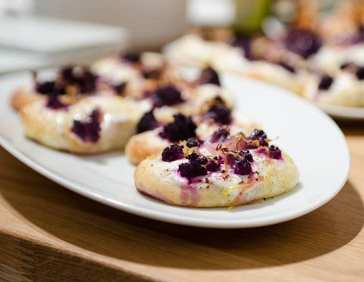 Mini-Pizzen mit Frischkäse Mini-Pizzen mit Frischkäse