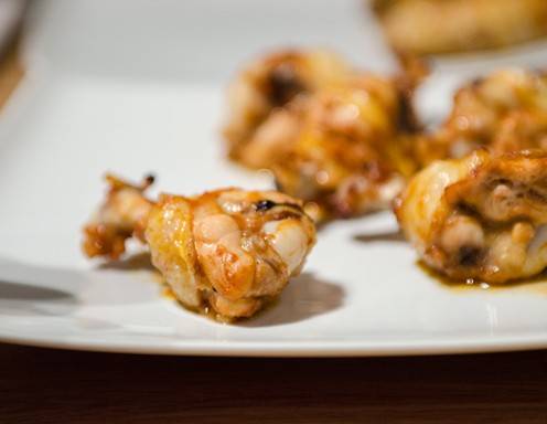 Hühnerflügerl mit BBQ-Sauce