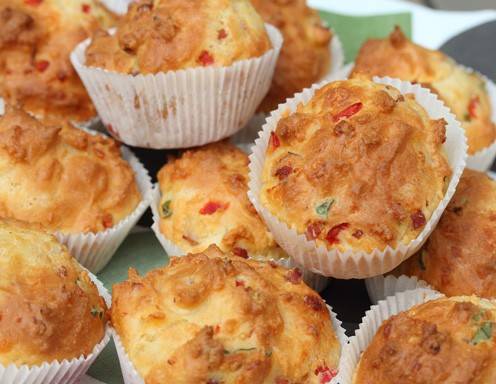 Basilikum-Muffins mit Speck