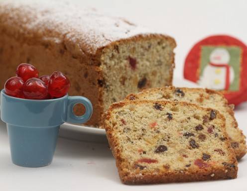 Weihnachtskuchen mit kandierten Früchten