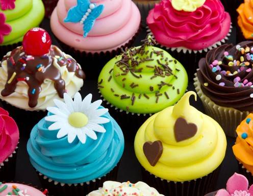 <p>Faschingscupcakes - butes Gewand f&uuml;r die kleinen T&ouml;rtchen</p>