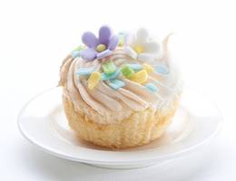<p>Ein Cupcake mit wunderschönen, pastellfarbigen Zuckerblüten.</p> <p>Ein Cupcake mit wunderschönen, pastellfarbigen Zuckerblüten.</p>