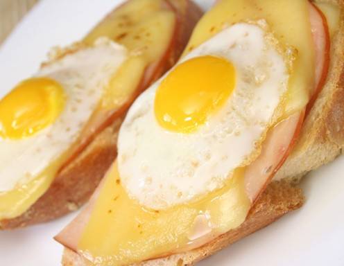 Croque Madame mit Wachteleiern - Schinken-Käse-Toast