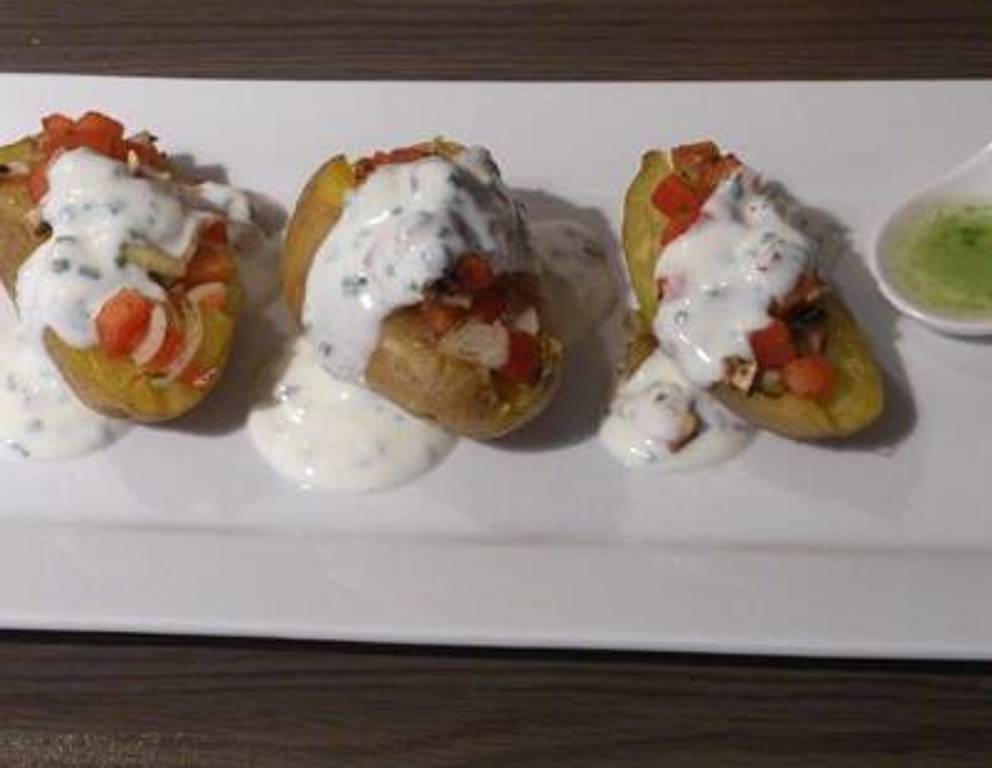 Tomaten-Champignons-Ofenkartoffel mit Schnittlauchsauce Tomaten-Champignons-Ofenkartoffel mit Schnittlauchsauce