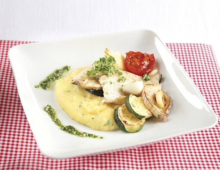 Saiblingfilet mit cremiger  Kräuterpolenta und mediterranem Bratgemüse