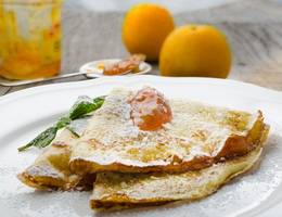 <p>Bestreichen Sie die Palatschinken mit Marmelade und rollen oder falten Sie sie zusammen. Mit Staubzucker bestreut sollten die Palatschinken sofort serviert werden, damit man sie noch warm genießen kann.</p>
<p><a class="more_01" title="Palatschinken Rezept" href="http://www.ichkoche.at/palatschinken-auf-wiener-art-rezept-12648" target="_self">Das passende Rezept zu den Marmeladen Palatschinken finden Sie hier</a></p> <p>Bestreichen Sie die Palatschinken mit Marmelade und rollen oder falten Sie sie zusammen. Mit Staubzucker bestreut sollten die Palatschinken sofort serviert werden, damit man sie noch warm genießen kann.</p>
<p><a class="more_01" title="Palatschinken Rezept" href="http://www.ichkoche.at/palatschinken-auf-wiener-art-rezept-12648" target="_self">Das passende Rezept zu den Marmeladen Palatschinken finden Sie hier</a></p>