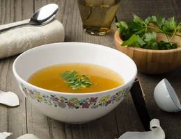 Hühnersuppe kräftigend Hühnersuppe kräftigend
