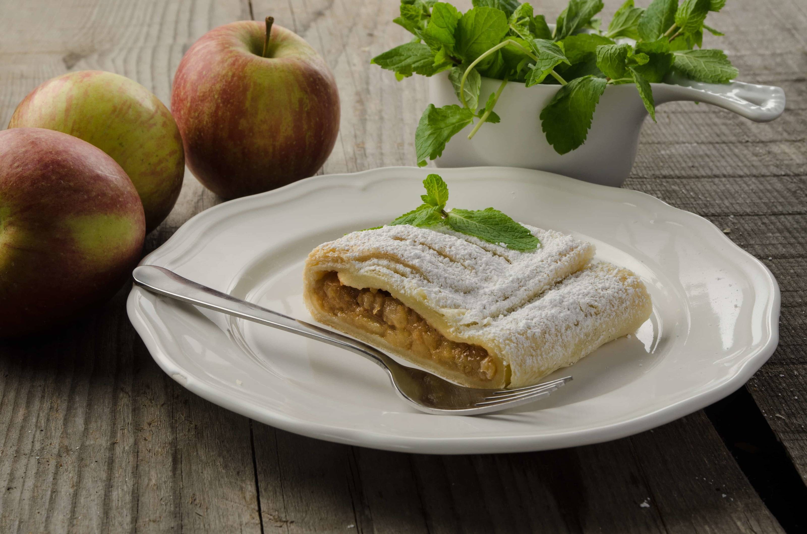 Apfelstrudel Rezept - ichkoche.at Apfelstrudel Rezept - ichkoche.at