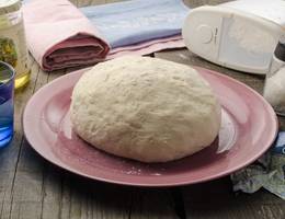 Pizzateig - Grundrezept Pizzateig - Grundrezept