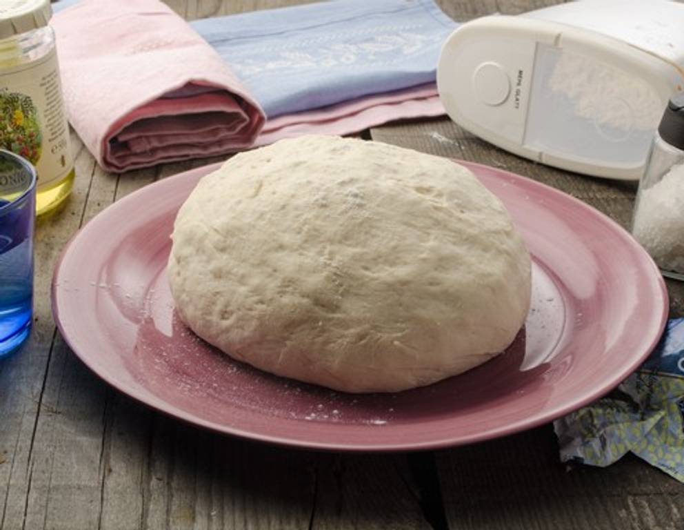 Pizzateig - Grundrezept Pizzateig - Grundrezept