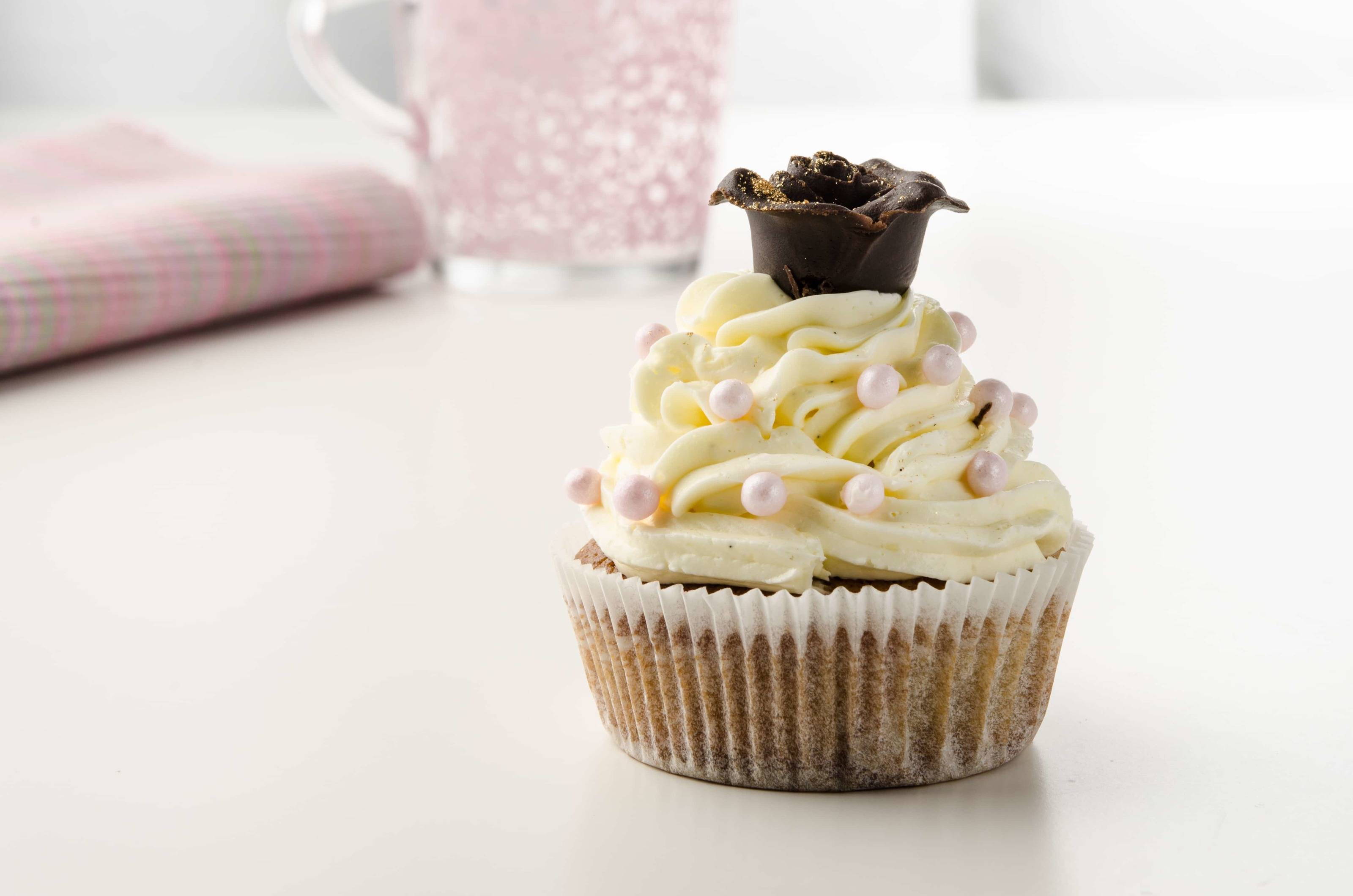 Valentinstag Cupcake mit Rose