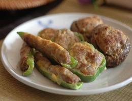 Gefüllte Paprika mit Rindfleisch Gefüllte Paprika mit Rindfleisch