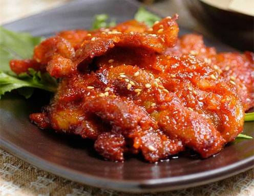 Gegrilltes Schweinefleisch heiß serviert Rezept - ichkoche.at Gegrilltes Schweinefleisch heiß serviert Rezept - ichkoche.at