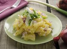 Wiener Erdäpfelsalat Wiener Erdäpfelsalat