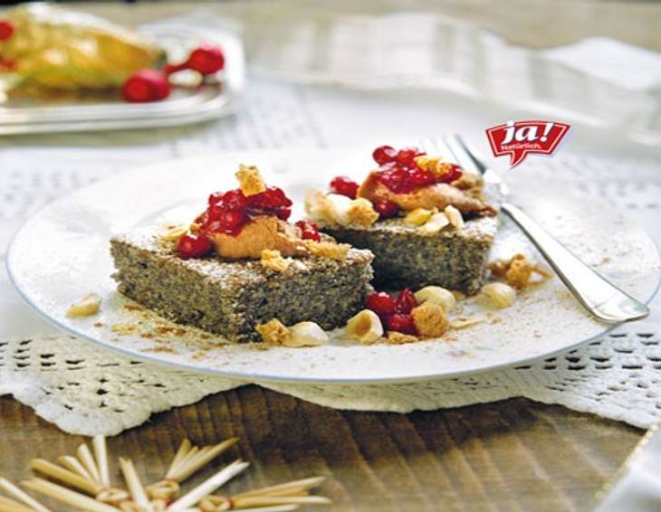 Lebkuchen-Mohnschnitte mit Nougat und Preiselbeeren