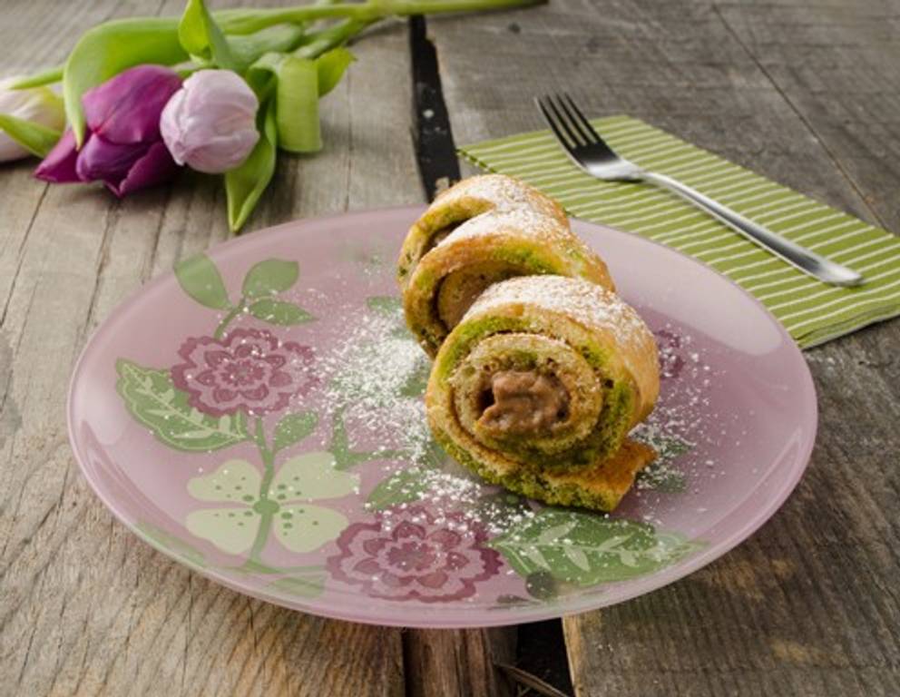 Mozartroulade mit Pistazien-Marzipan-Fülle Mozartroulade mit Pistazien-Marzipan-Fülle