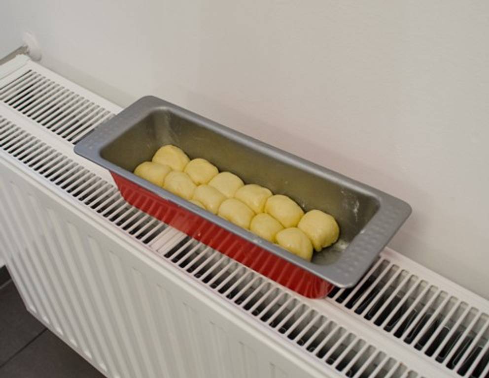 <p>Nochmals an einem warmen Ort gehen lassen.</p> <p>Nochmals an einem warmen Ort gehen lassen.</p>