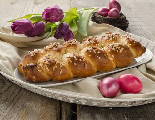Osterzopf mit Kirschenfüllung Rezept