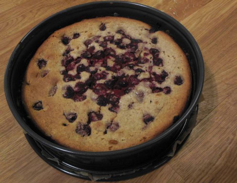 Backmuffelkuchen mit Himbeeren und weißer Schokolade Backmuffelkuchen mit Himbeeren und weißer Schokolade