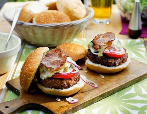 Burger mit Speck und Avocado Rezept