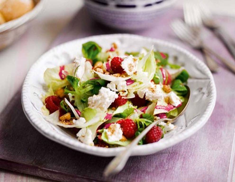 Ziegenkäse-Salat mit Himbeeren Ziegenkäse-Salat mit Himbeeren
