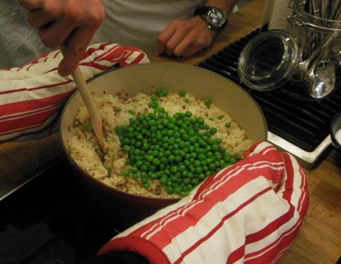 Ofen-Risotto mit Speck und Erbsen