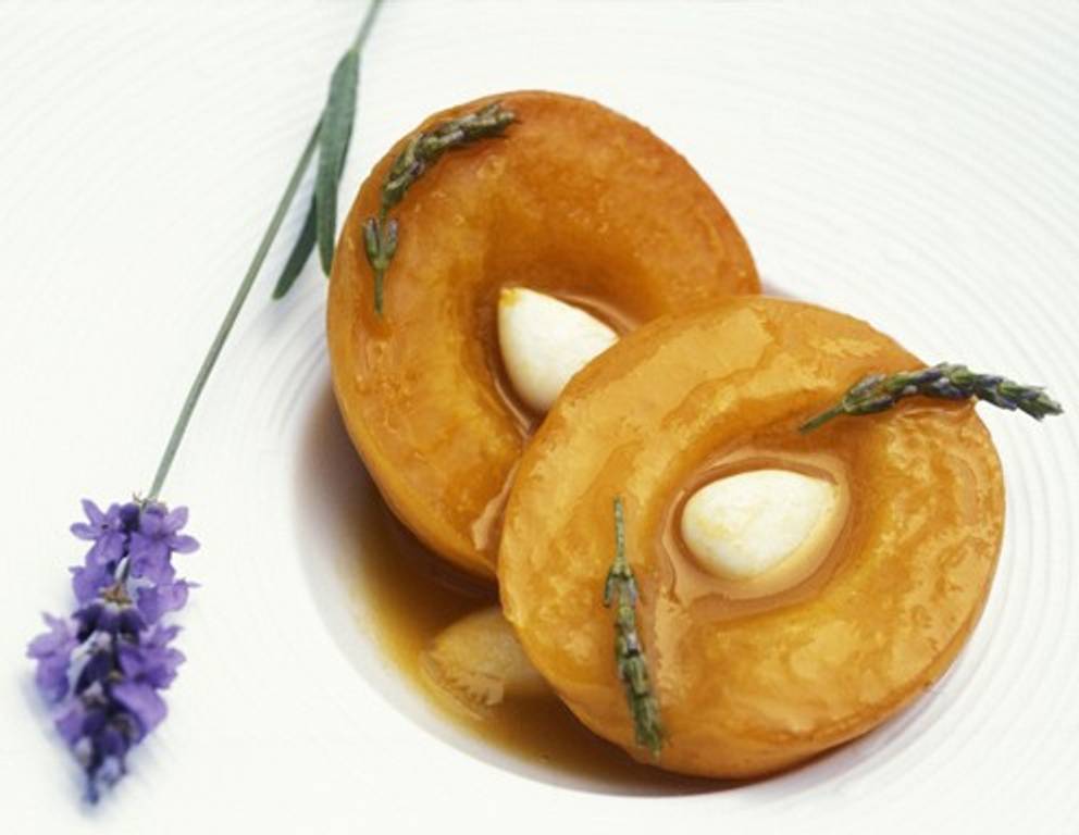 In Lavendelhonig gebackene Marillen In Lavendelhonig gebackene Marillen