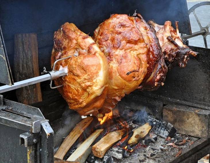 Wintergrillen - Lammstelze am Spieß